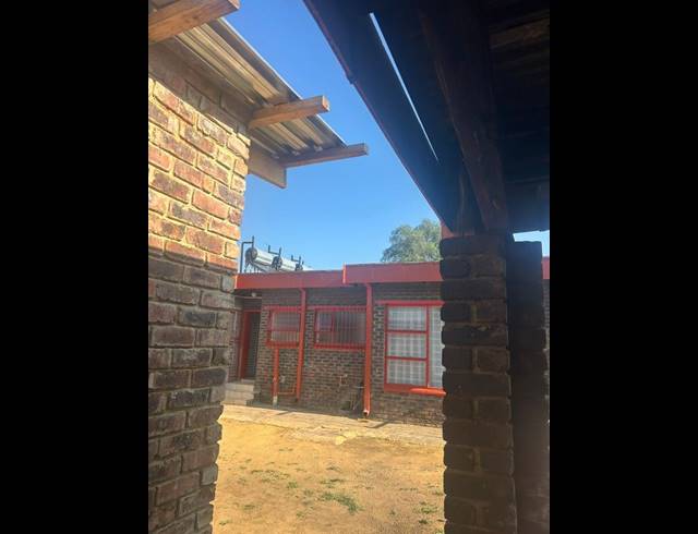 23 BEDROOM HOUSE FOR SALE IN BEDWORTH PARK